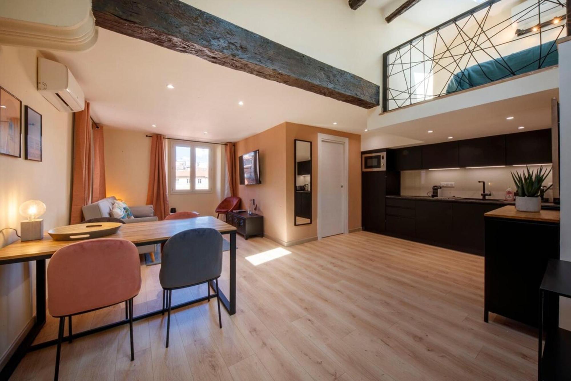 06A2 - Heart Of Old Nice Beautiful Renovated Apartment Buitenkant foto